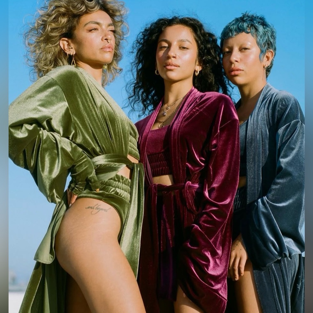 Laina Rauma Velour Robe in Glacier Blue